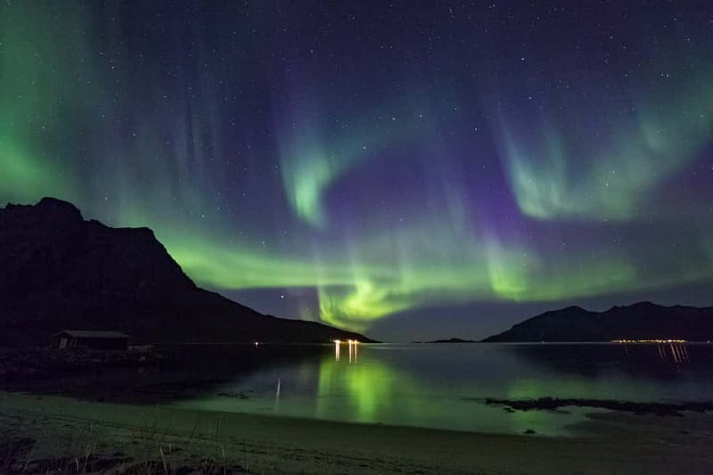 Tromsø: Small Group Northern Lights Hunt - The minibus chase and changing weather