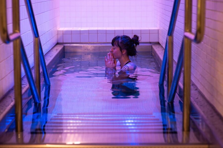 Tromsø: Spa/Pool with Bath, Sauna and Outdoor Heated Pool - The big draw: warm water in Arctic air