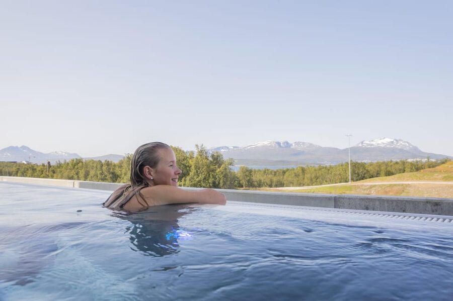 Tromsø: Spa/Pool with Bath, Sauna and Outdoor Heated Pool - What the $41 admission gets you