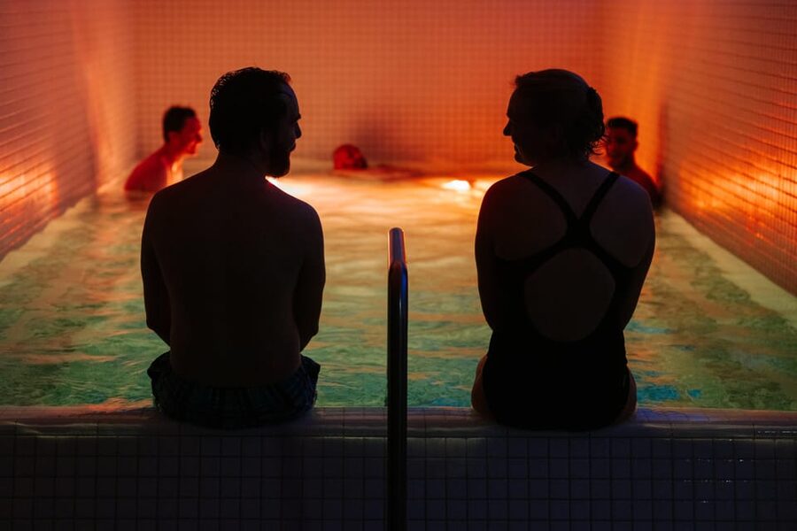 Tromsø: Spa/Pool with Bath, Sauna and Outdoor Heated Pool - Changing rooms, lockers, and what to pack