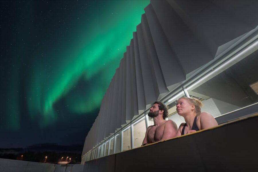 Tromsø: Spa/Pool with Bath, Sauna and Outdoor Heated Pool - A spa day that is also a family pool