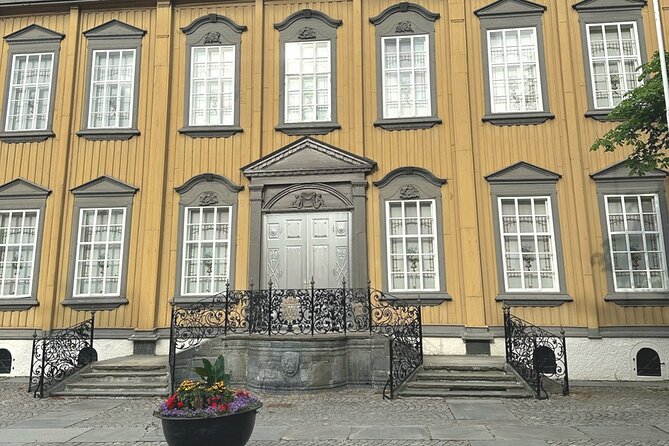 Trondheim's Regalia Self-Guided Tour of Norway's Historic Centre - Following the Nidelva River into Trondheim