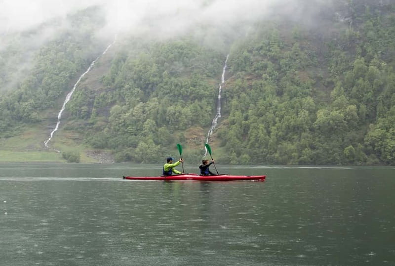 Vossevangen: Nærøyfjord Full-Day Guided Kayaking Trip - Waterfalls, farms, and photo stops